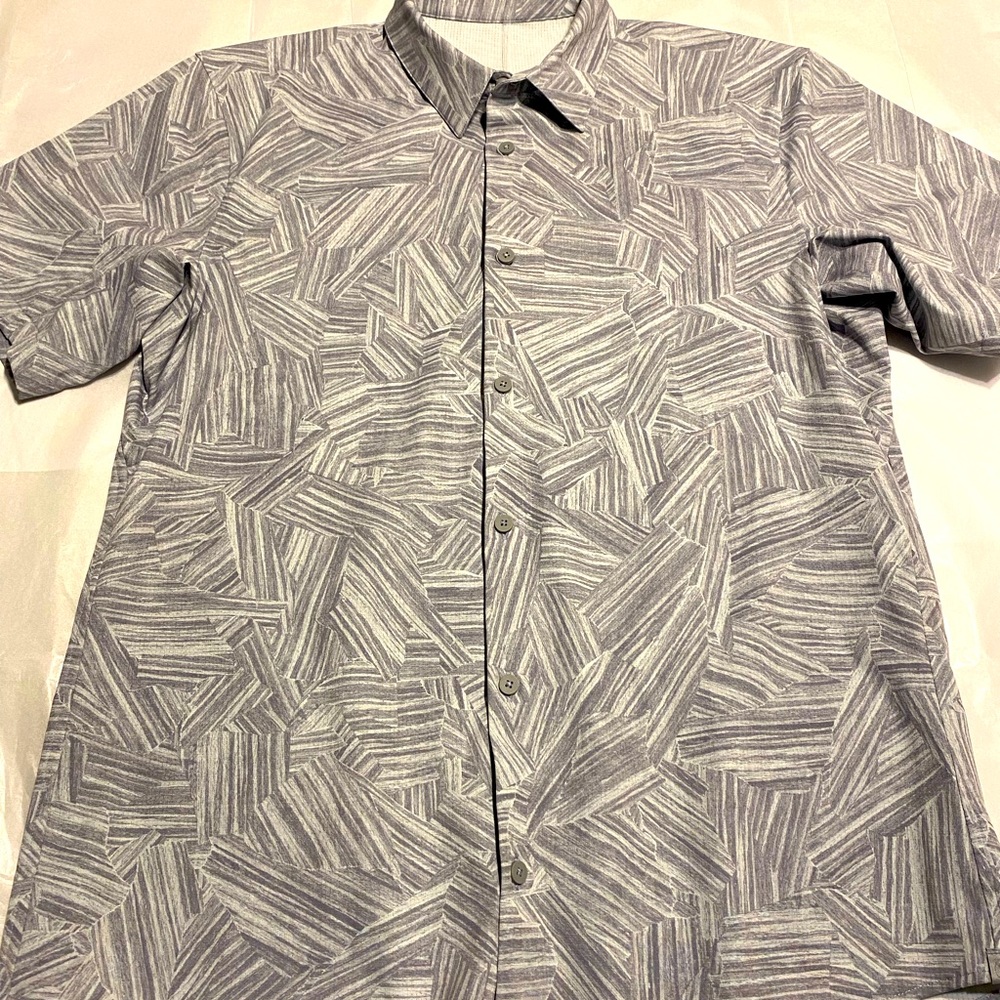 Lululemon Airing Easy S/S Button-down Medium
